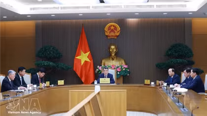 Vietnamese Prime Minister holds phone talks with Singaporean counterpart