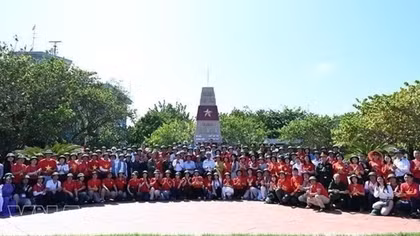 Visit to Truong Sa, DK1 connects overseas Vietnamese to Fatherland's sea and islands