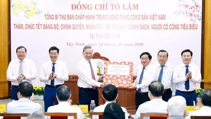 Party General Secretary pays pre-Tet visit to Tay Ninh province