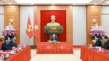 Russian President congratulates Vietnamese Party leader during phone talks