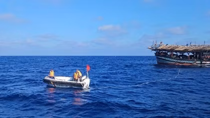 36 fishermen safely rescued after boat breaks down near Truong Sa