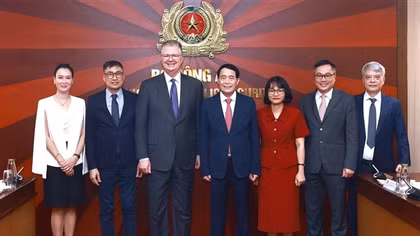 Deputy Minister Le Quoc Hung meets The Asia Group’s leader