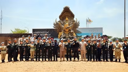 Deputy Minister Pham The Tung visits Indonesian Police Unit and Bhutanese Light Quick Reaction Force