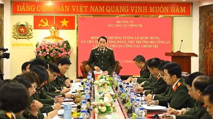 Deputy Minister Le Quoc Hung works with Department of Political Affairs