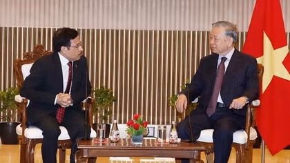 Party General Secretary, State President receives Indian business leaders in Mumbai