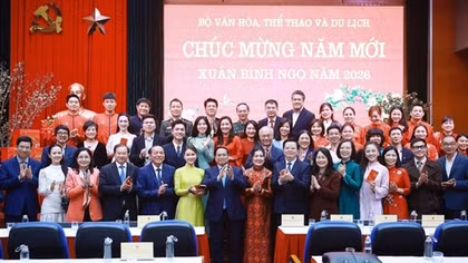 PM hosts New Year reception for outstanding artists, journalists, athletes