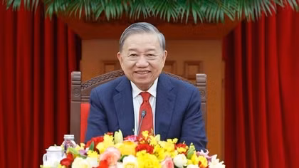 Vietnamese, Chinese Party leaders hold phone talks
