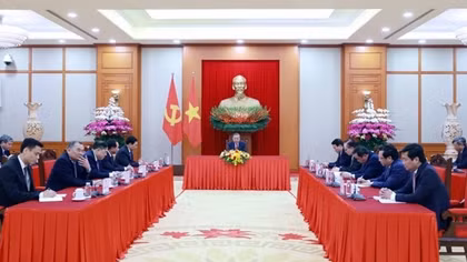 Vietnamese, Cuban Party leaders holds phone talks