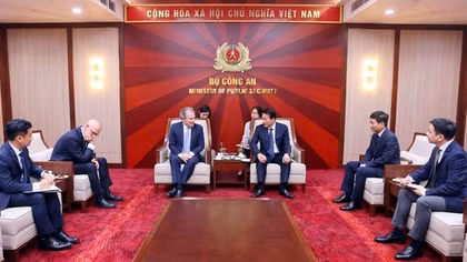 Minister Luong Tam Quang meets with Rosen Partners CEO