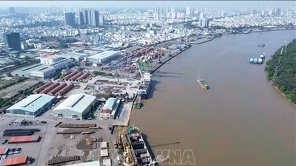 Vietnam tightens shipping safety, prepares contingency plans over Middle East risks