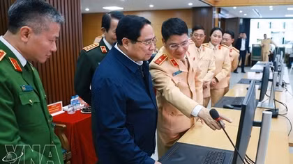PM extends Lunar New Year greetings to public-security traffic, cybersecurity forces