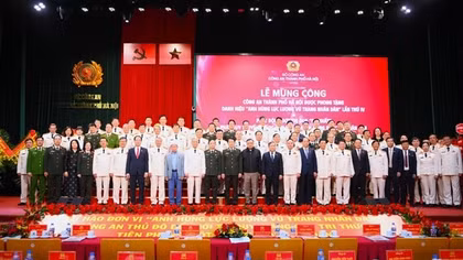 Hanoi City Police Department receives fourth “Hero of the People’s Armed Forces” title
