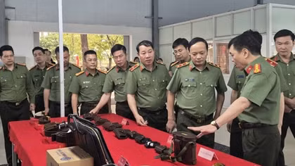 Deputy Minister Dang Hong Duc inspects 19-5 Company