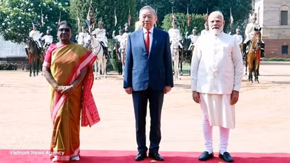 Official welcome ceremony held for top Vietnamese leader in New Delhi