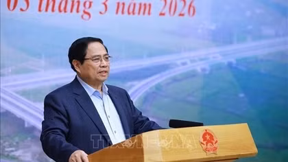 PM urges accelerating transport infrastructure development to support double-digit growth