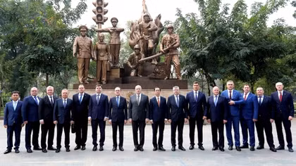 Russian Emergency Situations Minister lays flowers at People’s Public Security Monument