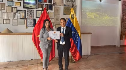 Venezuelan citizens receive introduction to Vietnamese ice cream