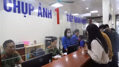 Bac Ninh police issue passport online