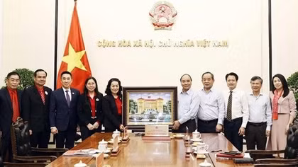 President asks Red Cross society to help the poor enjoy Lunar New Year