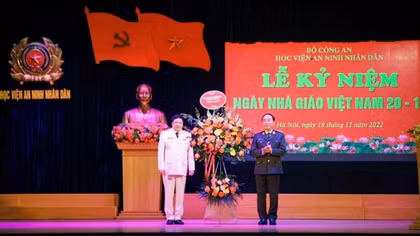 Deputy Minister Tran Quoc To congratulates public security teachers on Vietnamese Teachers' Day