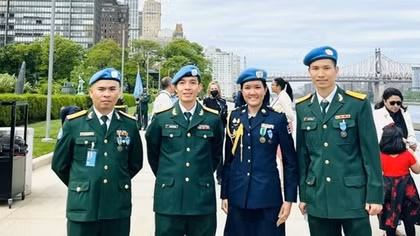 Three Vietnamese military officers awarded UNHQ medal