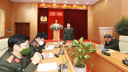 Deputy Minister Le Quoc Hung works with Department of Foreign Relations