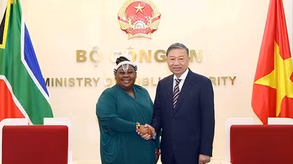 Minister To Lam receives South African Ambassador