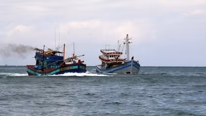 Quang Binh fishing boat in distress rescued