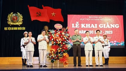 Minister To Lam attends opening ceremony of new school year at People's Security Academy