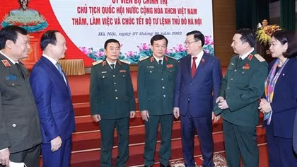 NA leader pays pre-Tet visits to Hanoi Capital High Command, Mobile Police High Command