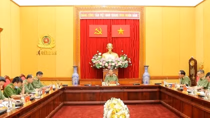 Minister To Lam: Equipment and working facilities for communal police force should be improved
