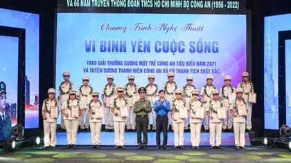 MPS honors outstanding youths and communal police officers