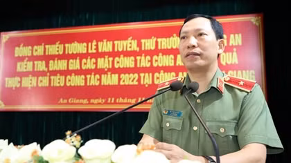 Deputy Minister Le Van Tuyen inspects task performance of An Giang police