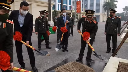 Deputy Minister Nguyen Van Son joins tree planting event in PSC 1