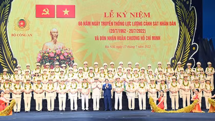 The People’s Police Force receives “Ho Chi Minh” Medal