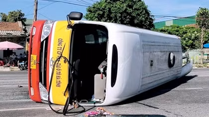 12 injured as bus flips over in central Vietnam