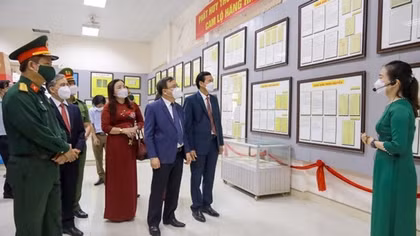 Exhibition on Hoang Sa, Truong Sa helps raise public awareness