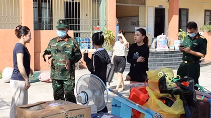 Thua Thien-Hue authorities and armed forces take good care of Lao students