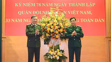 Leaders of Ministry of Public Security and the Ministry of National Defense celebrate the 78th founding anniversary of Vietnam People's Army