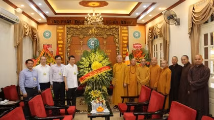 MPS leader visit Vietnamese Buddhist Sangha on occasion of 2566th Buddha's Birthday