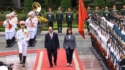 Greek President receives warm welcome in Vietnam