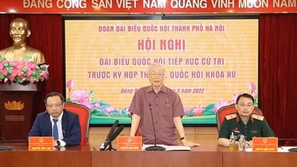 Party chief meets voters in Hanoi
