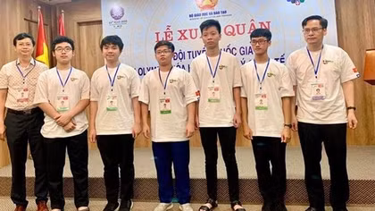 Vietnam claims five medals at Int’l Physics Olympiad 2022