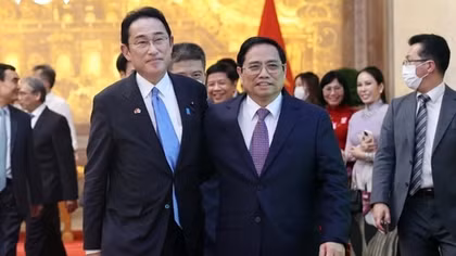 Government leader holds informal meeting with Japanese PM