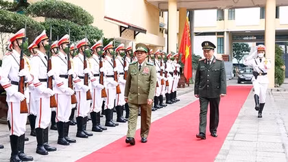 Minister To Lam hosts Lao counterpart