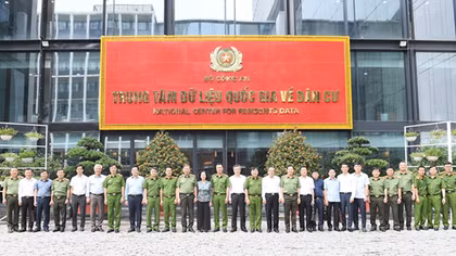 Politburo member Truong Thi Mai visits National Population Data Center