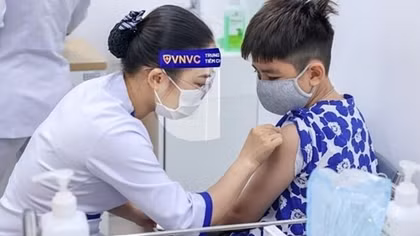 Vietnam to soon purchase COVID-19 vaccines for kids aged 5-11