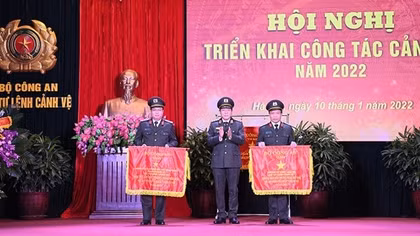 Senior Lieutenant General Luong Tam Quang attends year-end meeting of security guard force