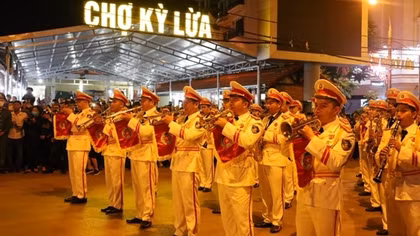 Public Security Ceremonial Unit gives special program in Lang Son