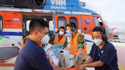 EC-225 helicopter undergoes flight training